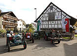 Im Hof des Museums wurden historische Traktoren präsentiert. 
Foto: Martin Kohler