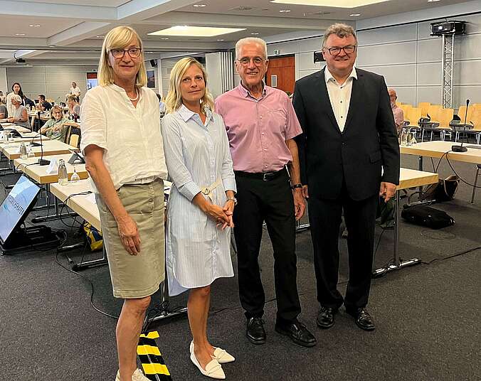 Angelika Drießen, Mirjam Hornung und Gerhard Leiprecht mit Oberbürgermeister Andreas Brand.